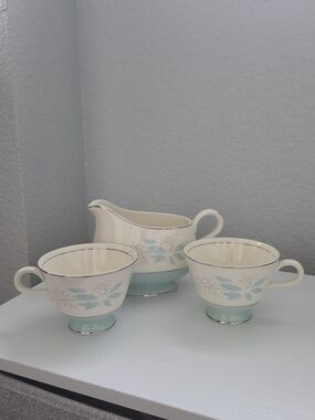 Homer Laughlin Romance On Cavalier Eggshell Porcelain Creamer & Cups